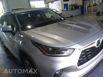 2021 Toyota Highlander LE - miniatura 2