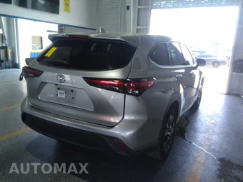 2021 Toyota Highlander LE - miniatura 3