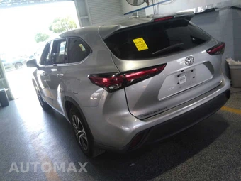 2021 Toyota Highlander LE - miniatura 4