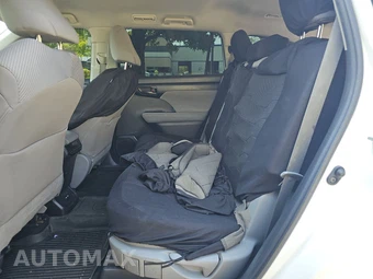 2021 Toyota Highlander LE – miniatura 13
