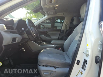 2021 Toyota Highlander LE – miniatura 7