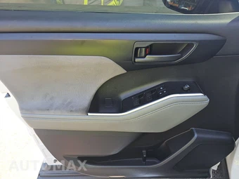 2021 Toyota Highlander LE – miniatura 9