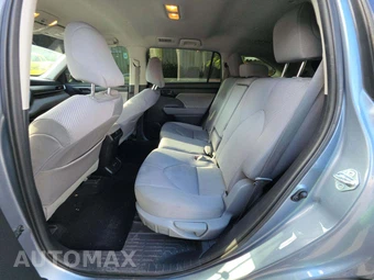 2021 Toyota Highlander LE – miniatura 13