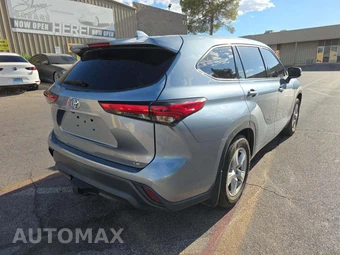 2021 Toyota Highlander LE – miniatura 3