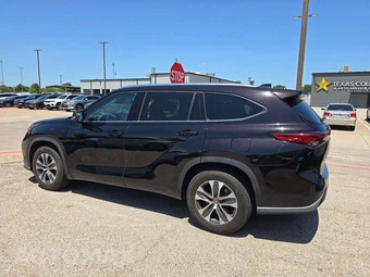 2021 Toyota Highlander XLE - miniatura 2