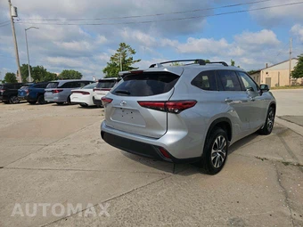 2021 Toyota Highlander XLE – miniatura 3