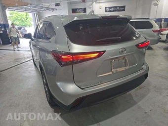 2021 Toyota Highlander XLE - miniatura 2