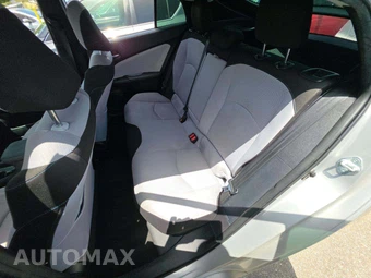 2021 Toyota Prius LE – miniatura 13