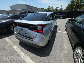 2021 Toyota Prius LE – miniatura 3