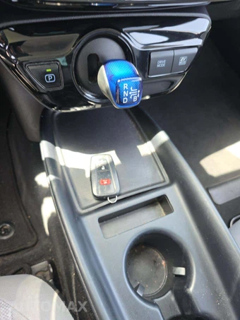 2021 Toyota Prius LE – miniatura 8