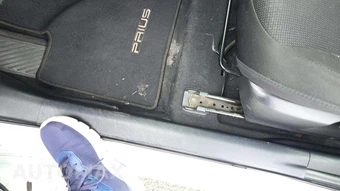 2021 Toyota Prius LE – miniatura 25
