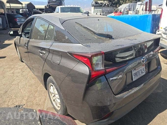 2021 Toyota Prius LE - miniatura 2