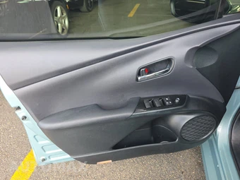 2021 Toyota Prius Limited – miniatura 9