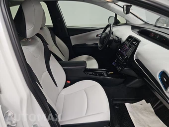 2021 Toyota Prius XLE – miniatura 8