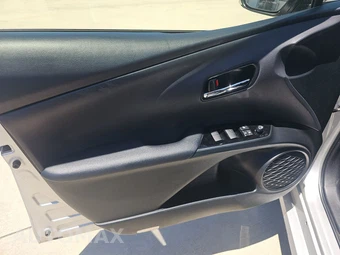 2021 Toyota Prius XLE – miniatura 9