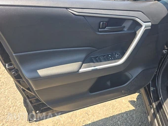 2021 Toyota RAV4 Hybrid LE – miniatura 9