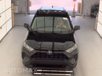 2021 Toyota RAV4 LE - miniatura 2