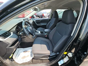 2021 Toyota RAV4 LE - miniatura 7