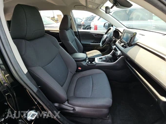 2021 Toyota RAV4 LE - miniatura 8