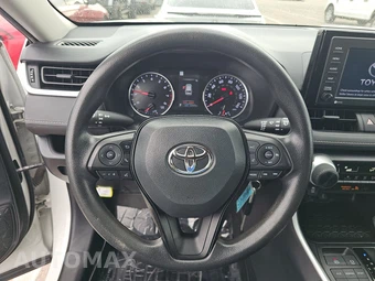 2021 Toyota RAV4 LE - miniatura 10