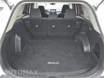 2021 Toyota RAV4 LE - miniatura 16