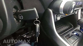 2021 Toyota RAV4 LE - miniatura 18