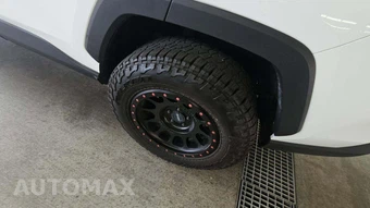 2021 Toyota RAV4 LE - miniatura 24
