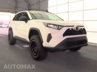 2021 Toyota RAV4 LE - miniatura 3