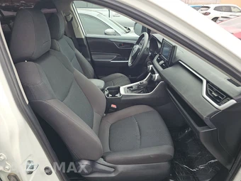2021 Toyota RAV4 LE - miniatura 8