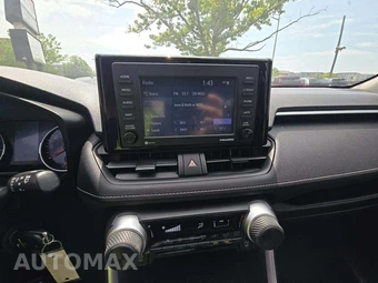 2021 Toyota RAV4 LE - miniatura 10
