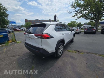2021 Toyota RAV4 LE - miniatura 3