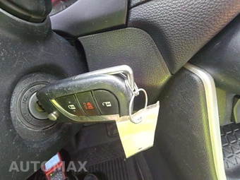 2021 Toyota RAV4 LE - miniatura 8
