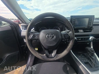 2021 Toyota RAV4 LE - miniatura 10