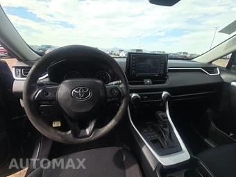 2021 Toyota RAV4 LE - miniatura 11