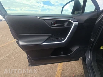 2021 Toyota RAV4 LE - miniatura 9