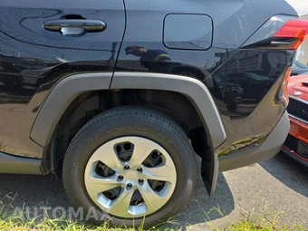 2021 Toyota RAV4 LE - miniatura 11