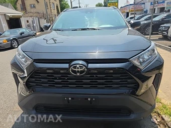 2021 Toyota RAV4 LE - miniatura 2