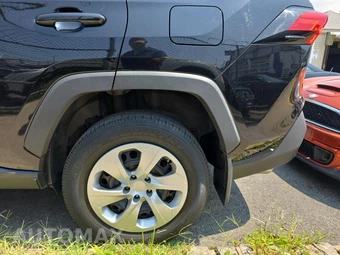 2021 Toyota RAV4 LE - miniatura 22