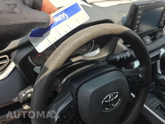 2021 Toyota RAV4 LE - miniatura 24