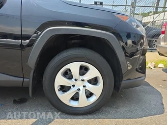 2021 Toyota RAV4 LE - miniatura 25