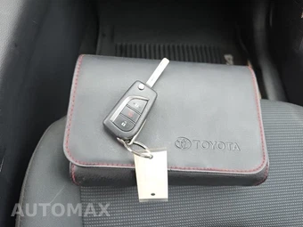 2021 Toyota RAV4 LE - miniatura 28