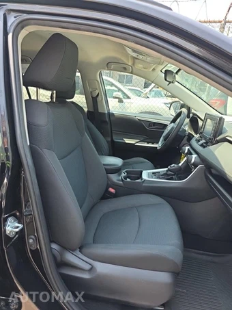 2021 Toyota RAV4 LE - miniatura 29