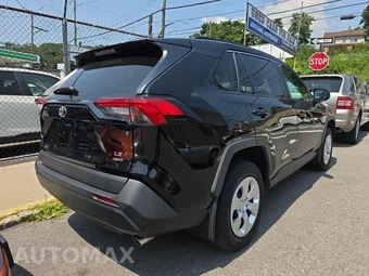 2021 Toyota RAV4 LE - miniatura 4