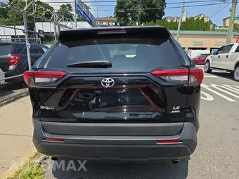 2021 Toyota RAV4 LE - miniatura 5