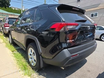 2021 Toyota RAV4 LE - miniatura 6
