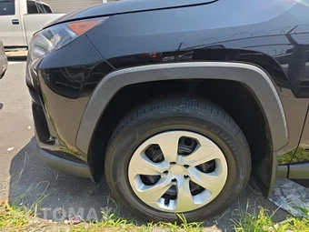 2021 Toyota RAV4 LE - miniatura 8
