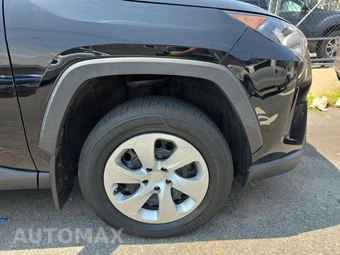 2021 Toyota RAV4 LE - miniatura 9