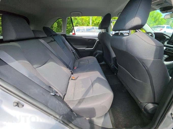 2021 Toyota RAV4 LE – miniatura 16