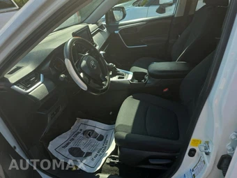 2021 Toyota RAV4 LE - miniatura 13