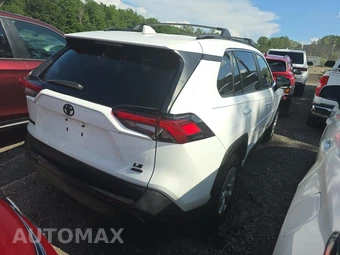 2021 Toyota RAV4 LE - miniatura 4